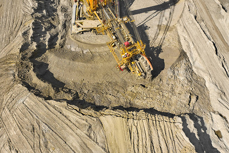 大型重设备机械开采自然资源空中观察用桶式轮挖掘机开采煤炭重工业单图片