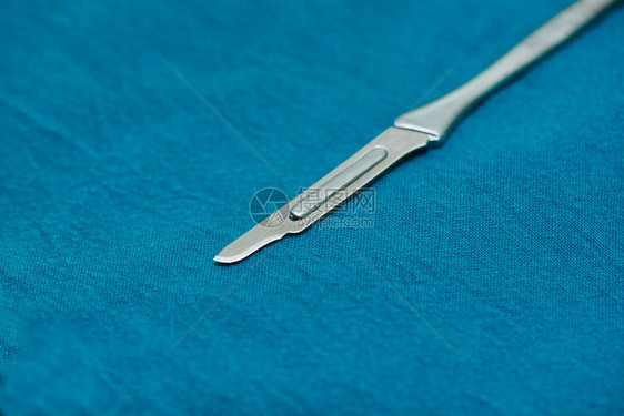 手术室绿桌15号手术刀片的图片