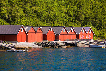 挪威峡湾风景图红屋和渔船挪威弗拉姆图片