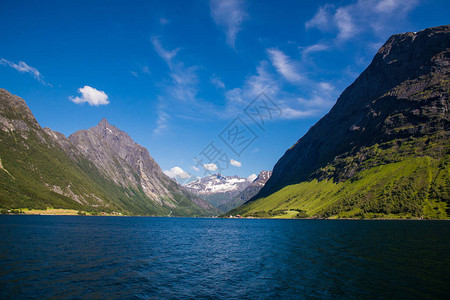 挪威Urke村和Hjorundfjordenfjordnfjord的图片段图片