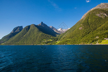 挪威Urke村和Hjorundfjordenfjordnfjord的图片段图片