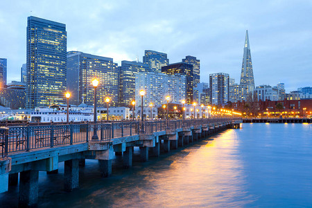 美国加利福尼亚州旧金山黄昏恩巴卡德图片