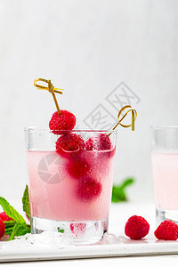 RaspberryVodkaPinkLemonade鸡尾酒图片