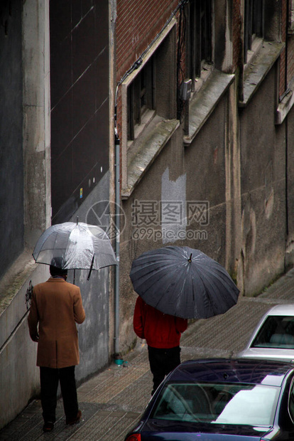 城里的雨天图片