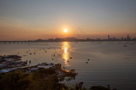 在流浮沙的香港日落图片