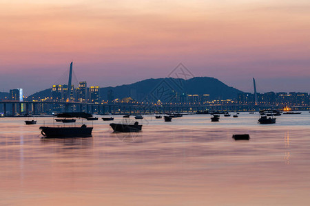 在流浮沙的香港日落图片