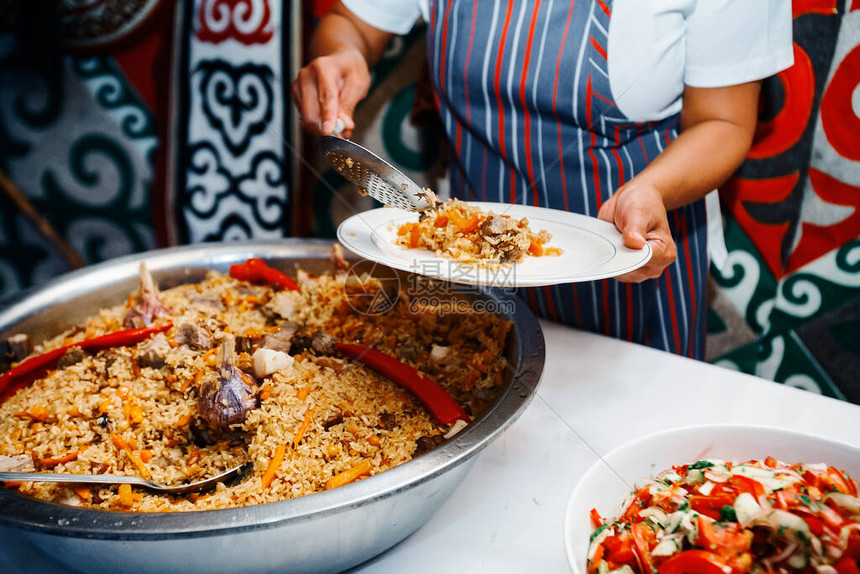 抓饭直播开启全民创作新时代轻松开播赢取海量粉丝关注与支持