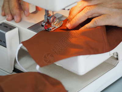 缝纫机配件缝制面罩织物材料对covid19粉尘病和保健妇图片