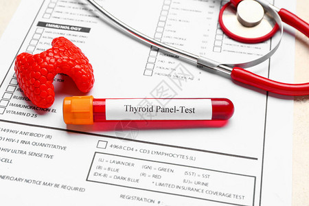 用听诊器甲状腺模型和实验室测试表样本闭合的输血管图片