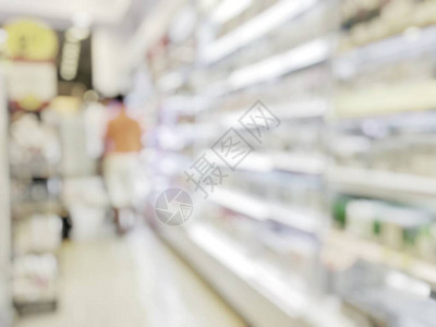 药店或药店模糊的背景与药架和模糊的药品化妆品和药品供应在零售店图片