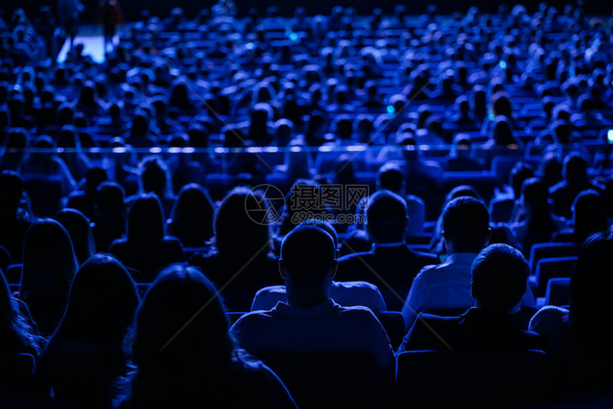 观众投票决定环节走向开创参与式内容先河