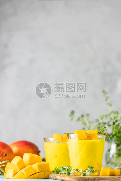 黄色印度芒果酸奶yogurt饮曼戈拉西Mango图片