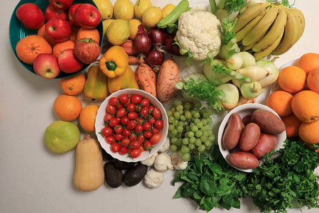 水果和蔬菜健康的有机食品概念图片