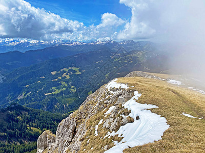 阿尔卑斯山春天的气氛图片