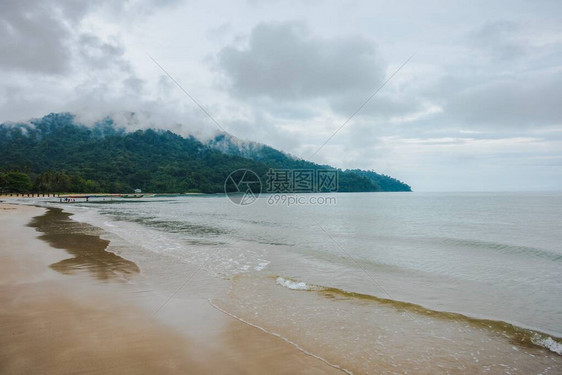 这个海湾位于砂拉越的边缘图片