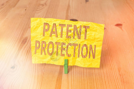 显示专利保护的概念手写概念意义为个人或法人实体提供专有权木地板背景绿色衣图片