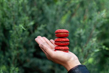 红法国马卡龙饼干图片