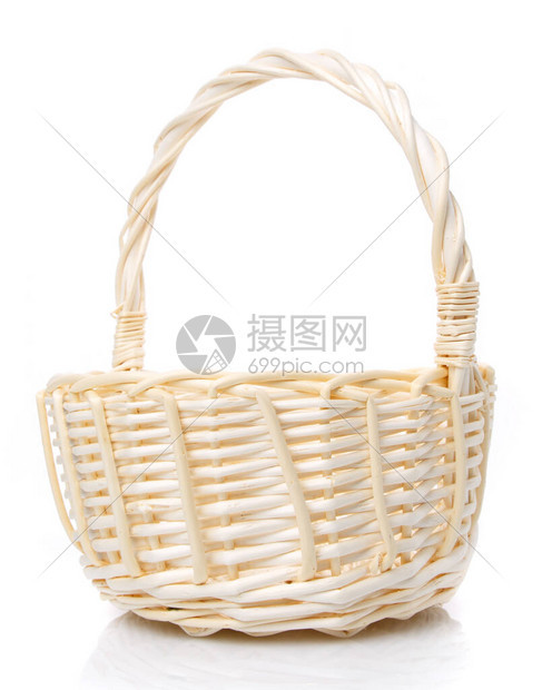 美丽的篮子从天然的藤树上编织出来在白色图片