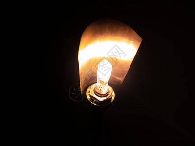 电卤素灯在黑暗中发光技术电灯文本的地方沙夫布隆海图片
