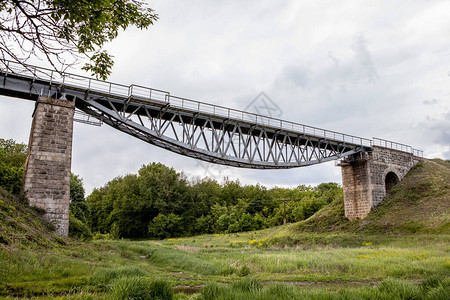 美丽的高铁桥金属建筑工程图片