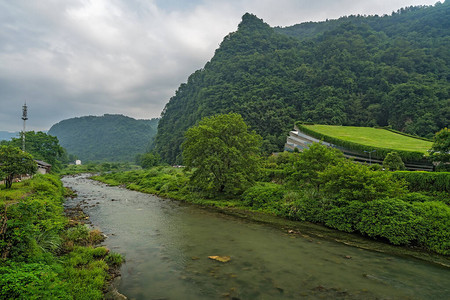 在张家江地区黄龙山洞附近的武林久川图片