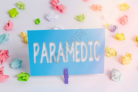 具有紧急医疗工作专门知识的保健工作者的商业概念彩色折叠纸面上空白提醒白地板衣物棚Colanedcramplep图片