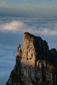 巴西南部SantaCatarina山的漏流峡谷图片