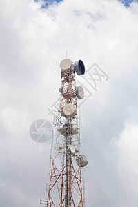 钢塔上的电信盘子和发射机AtennaTower4图片