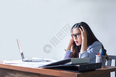 经济紧张图片