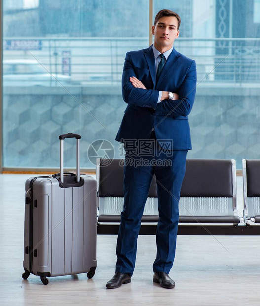 商人在机场等公务舱的飞机他图片