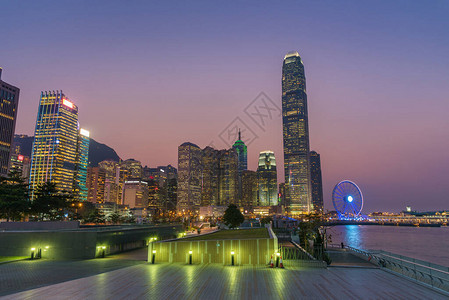 黄昏时的香港中区天际线图片