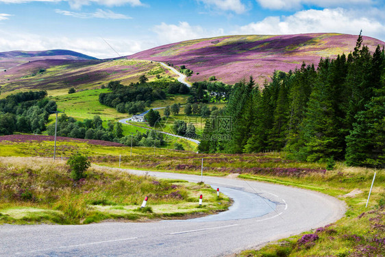 苏格兰高地风景如画的道路图片