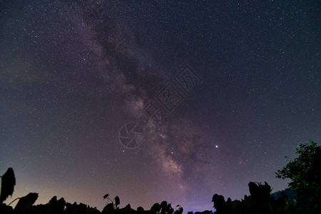 银河系银河系银河核心的夜空中观察月光图片