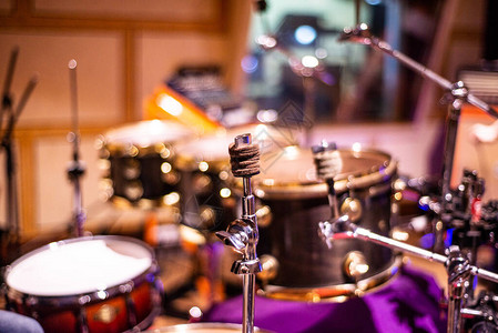 音乐器一个鼓架的背景图片