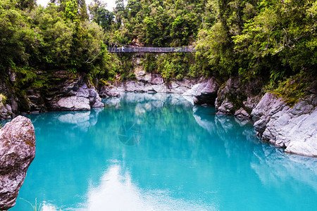 新西兰海岸南岛Hokitika峡谷采尼保留地的岩石侧面图片