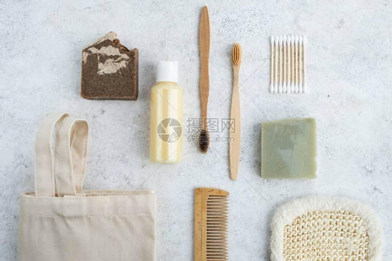浴室配件套装纺织购物袋竹牙刷棉签梳子天然肥皂香脂和毛巾零浪费图片