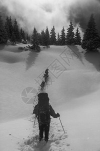山中高山的传承者滚轮黑白冬季高清图片