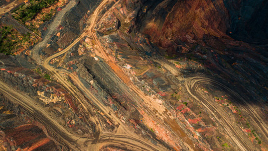 铁矿石采场露天开采铁矿石是巨大的图片
