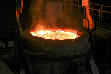 电炉炼钢水的火花电弧炉车间EAF冶金生产重工业图片