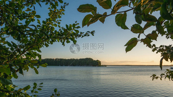 波兰马祖里湖的日落图片