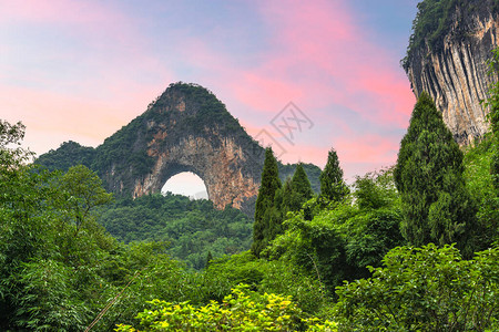 阳朔月亮山的风景图片