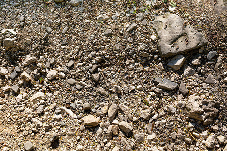 石质土壤的纹理小块和大块石头碎屑的背图片