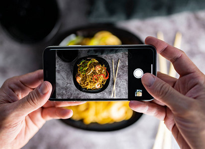拍摄食物照片手拍有智能手机的美味图片