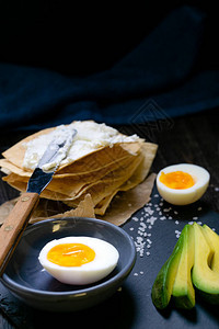 鸡蛋加脆烤面包没有酵母和备早餐或健图片