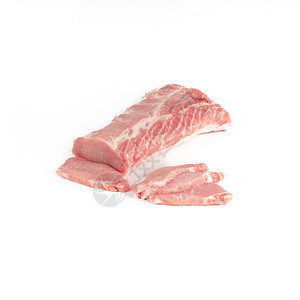 一块肉旁边的新鲜猪里脊片图片