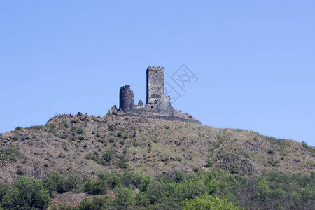 哈兹姆伯克城堡的Ruines在山峰顶上塞斯克史丁多霍里山脉图片