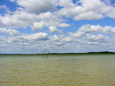 湖上云层图片