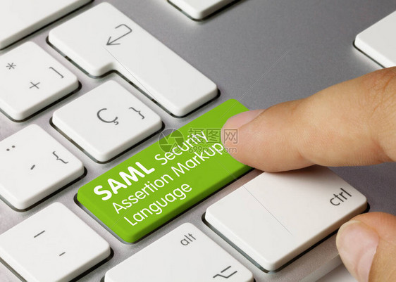 安全声明标记语言已写入金属键盘的绿键图片