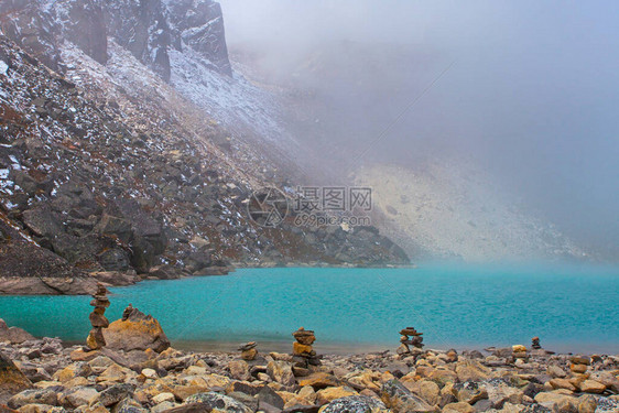 尼泊尔高京湖地貌景观图片