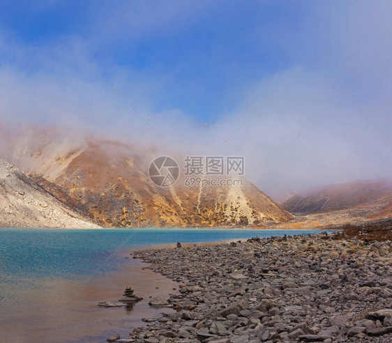 尼泊尔高京湖地貌景观图片